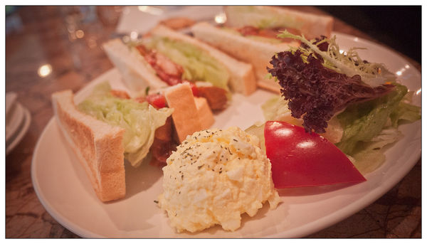 路燈咖啡 Light cafe:【食記】 台北 路燈咖啡_線條優美的公館微型咖啡廳