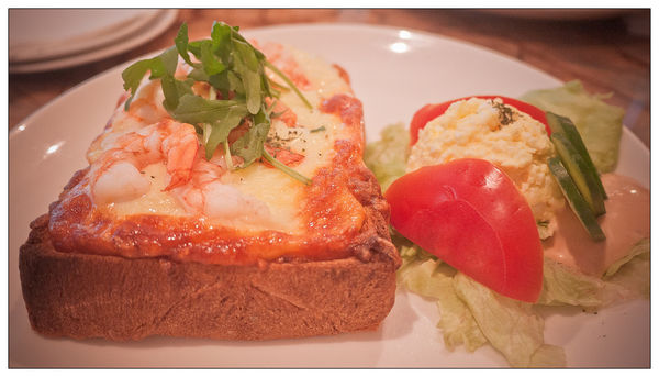 路燈咖啡 Light cafe:【食記】 台北 路燈咖啡_線條優美的公館微型咖啡廳