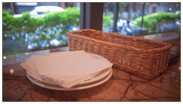 路燈咖啡 Light cafe:【食記】 台北 路燈咖啡_線條優美的公館微型咖啡廳