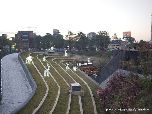 四月南風：【食記】【景點】台中西屯-四月南風伴手禮-長崎蛋糕 Castela 卡斯提拉@秋紅谷 : Let’s run away! 台中一日遊~秋紅谷景觀公園