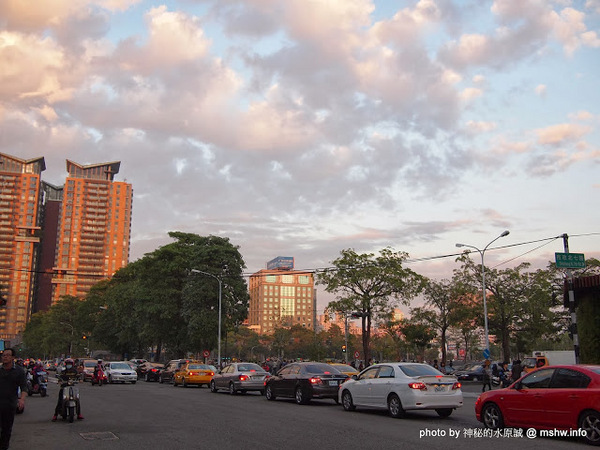 四月南風：【食記】【景點】台中西屯-四月南風伴手禮-長崎蛋糕 Castela 卡斯提拉@秋紅谷 : Let’s run away! 台中一日遊~秋紅谷景觀公園