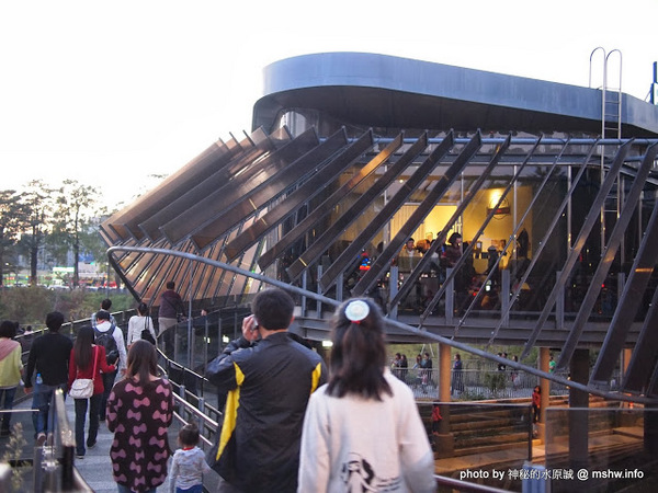 四月南風：【食記】【景點】台中西屯-四月南風伴手禮-長崎蛋糕 Castela 卡斯提拉@秋紅谷 : Let’s run away! 台中一日遊~秋紅谷景觀公園