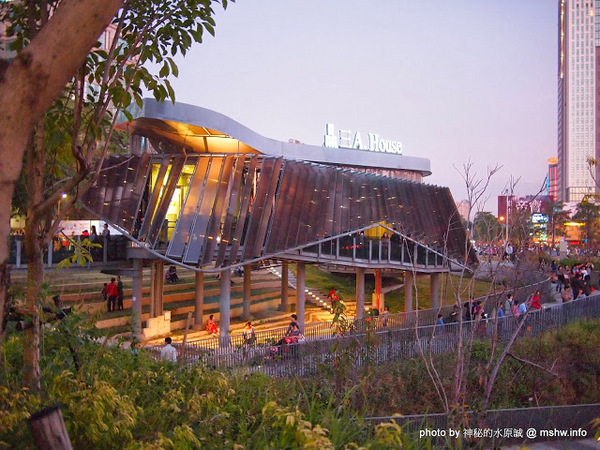 四月南風：【食記】【景點】台中西屯-四月南風伴手禮-長崎蛋糕 Castela 卡斯提拉@秋紅谷 : Let’s run away! 台中一日遊~秋紅谷景觀公園