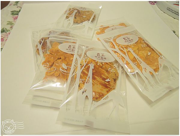 四月南風:【星羽是吃貨-宅配】Q甜ㄎㄠˊㄎㄠˊ長崎蛋糕,連星羽都吃到欲罷不能喔!~四月南風。