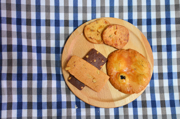 四月南風：『台中||西屯』連包裝都想收藏起來！-四月南風 中秋禮盒 “愛評體驗團”