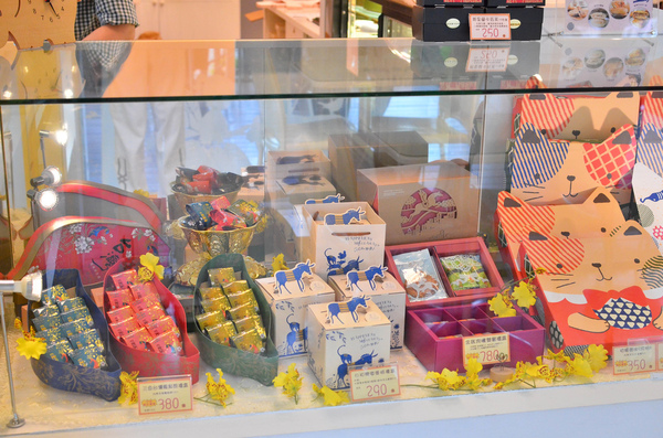 四月南風：『台中||西屯』連包裝都想收藏起來！-四月南風 中秋禮盒 “愛評體驗團”