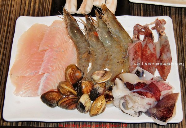 香辣天頂級麻辣鴛鴦鍋:「香辣天頂級麻辣鴛鴦鍋」香濃味美的牛奶味噌鍋~