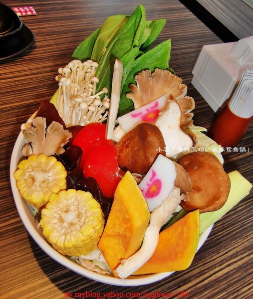 香辣天頂級麻辣鴛鴦鍋:「香辣天頂級麻辣鴛鴦鍋」香濃味美的牛奶味噌鍋~