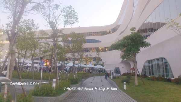 國立公共資訊圖書館National Library of Public Information:閱讀新視界.世界級的國立台中圖書館