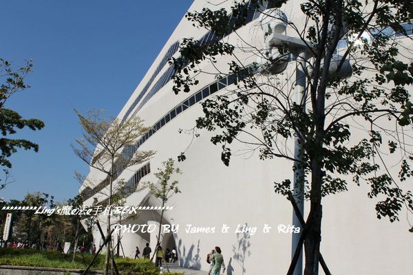 國立公共資訊圖書館National Library of Public Information:閱讀新視界.世界級的國立台中圖書館