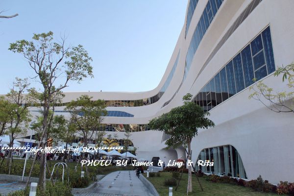 國立公共資訊圖書館National Library of Public Information:閱讀新視界.世界級的國立台中圖書館