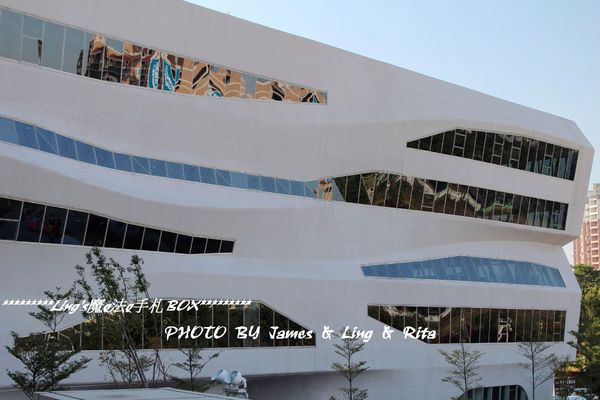 國立公共資訊圖書館National Library of Public Information:閱讀新視界.世界級的國立台中圖書館