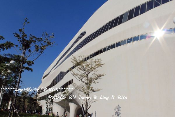 國立公共資訊圖書館National Library of Public Information:閱讀新視界.世界級的國立台中圖書館