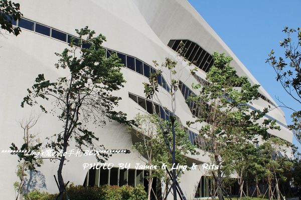 國立公共資訊圖書館National Library of Public Information:閱讀新視界.世界級的國立台中圖書館