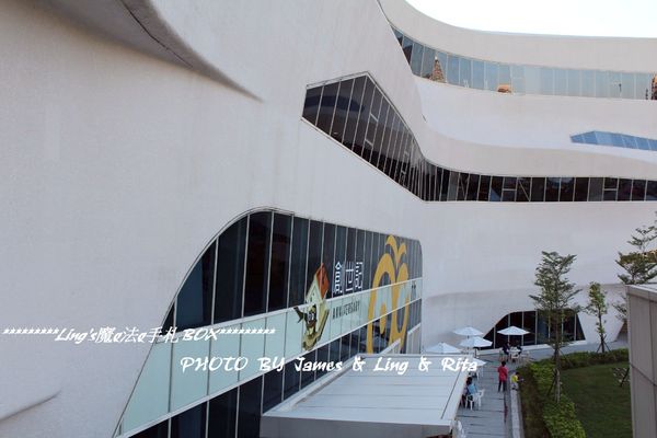 國立公共資訊圖書館National Library of Public Information:閱讀新視界.世界級的國立台中圖書館