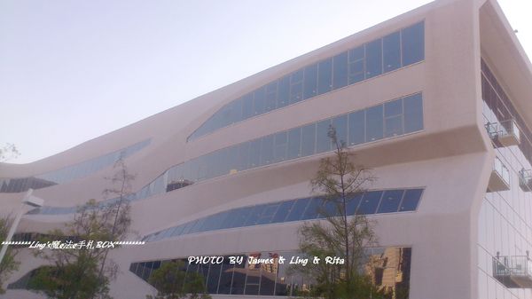 國立公共資訊圖書館National Library of Public Information:閱讀新視界.世界級的國立台中圖書館