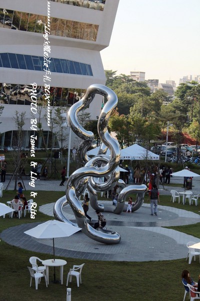 國立公共資訊圖書館National Library of Public Information:閱讀新視界.世界級的國立台中圖書館