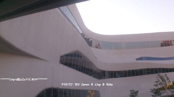 國立公共資訊圖書館National Library of Public Information:閱讀新視界.世界級的國立台中圖書館