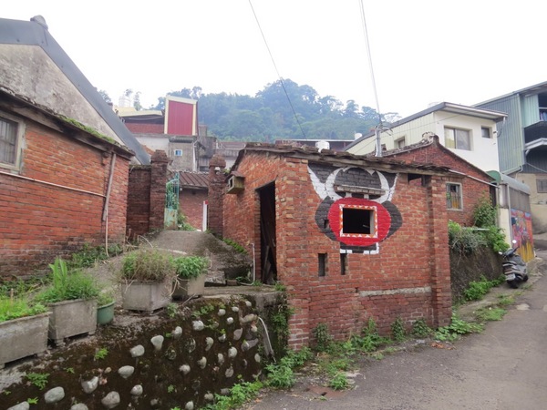 軟橋彩繪社區:簡樸中充滿歡樂塗鴨的【新竹竹東/軟橋彩繪社區】