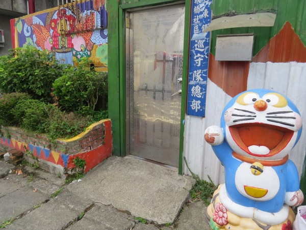 軟橋彩繪社區:簡樸中充滿歡樂塗鴨的【新竹竹東/軟橋彩繪社區】