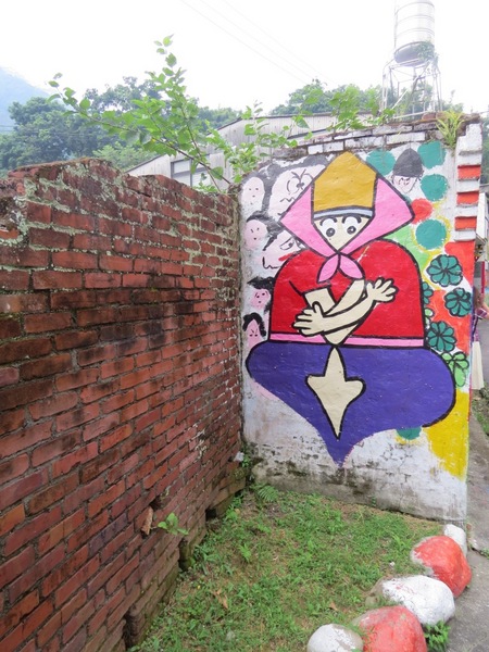 軟橋彩繪社區:簡樸中充滿歡樂塗鴨的【新竹竹東/軟橋彩繪社區】