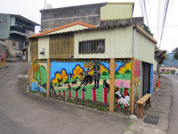 軟橋彩繪社區:簡樸中充滿歡樂塗鴨的【新竹竹東/軟橋彩繪社區】