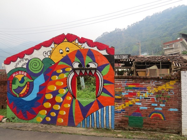 軟橋彩繪社區:簡樸中充滿歡樂塗鴨的【新竹竹東/軟橋彩繪社區】