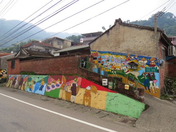 軟橋彩繪社區:簡樸中充滿歡樂塗鴨的【新竹竹東/軟橋彩繪社區】