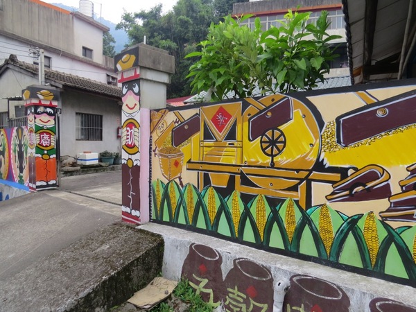 軟橋彩繪社區:簡樸中充滿歡樂塗鴨的【新竹竹東/軟橋彩繪社區】