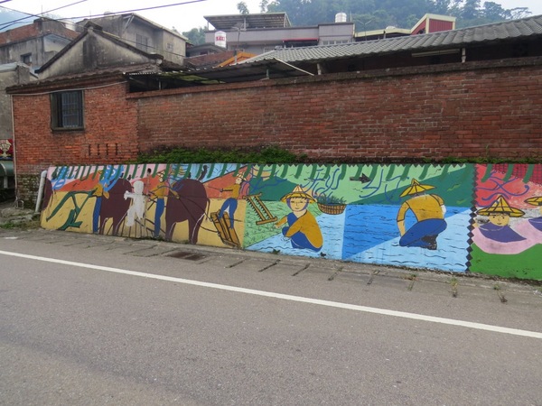 軟橋彩繪社區:簡樸中充滿歡樂塗鴨的【新竹竹東/軟橋彩繪社區】