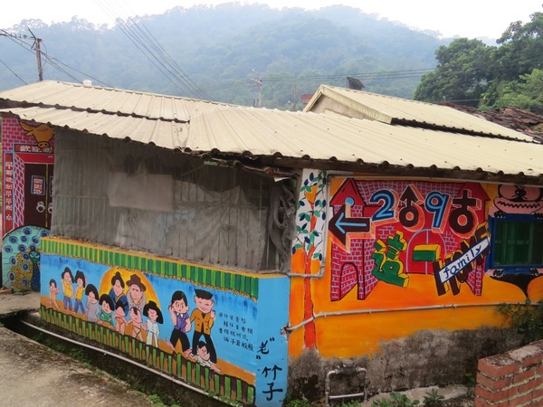 軟橋彩繪社區:簡樸中充滿歡樂塗鴨的【新竹竹東/軟橋彩繪社區】