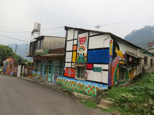 軟橋彩繪社區:簡樸中充滿歡樂塗鴨的【新竹竹東/軟橋彩繪社區】