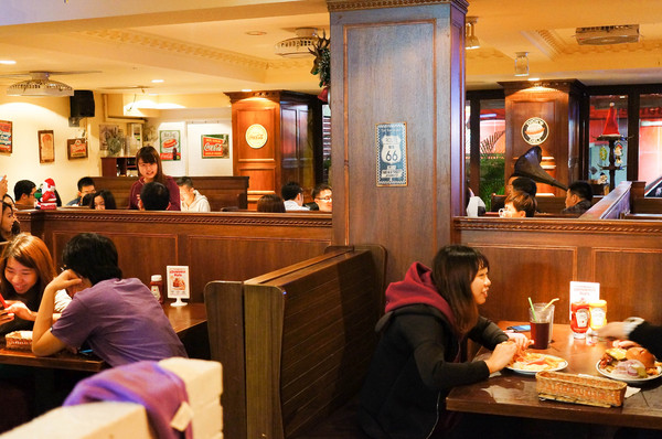 EVANS BURGER(師大店):(胖樺食記)師大路曾經極紅一時Evans Burger。大份量大滿足的美式餐點選擇眾多。