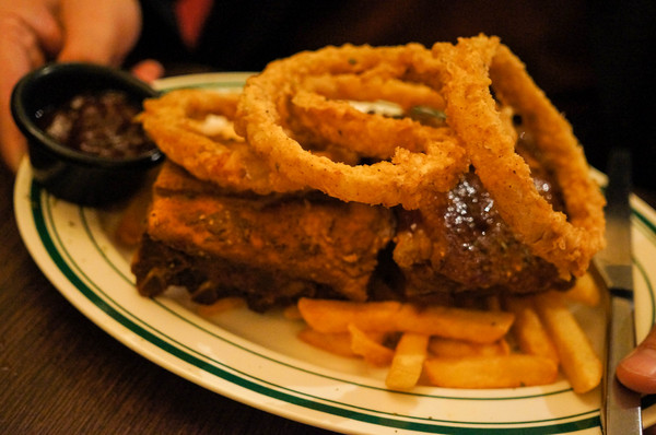 EVANS BURGER(師大店):(胖樺食記)師大路曾經極紅一時Evans Burger。大份量大滿足的美式餐點選擇眾多。
