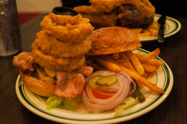 EVANS BURGER(師大店):(胖樺食記)師大路曾經極紅一時Evans Burger。大份量大滿足的美式餐點選擇眾多。