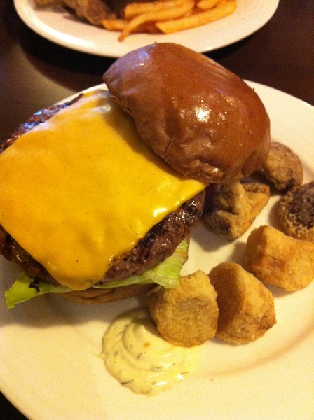 Bravo Burger發福廚房(公館店)：好吃的漢堡堡~