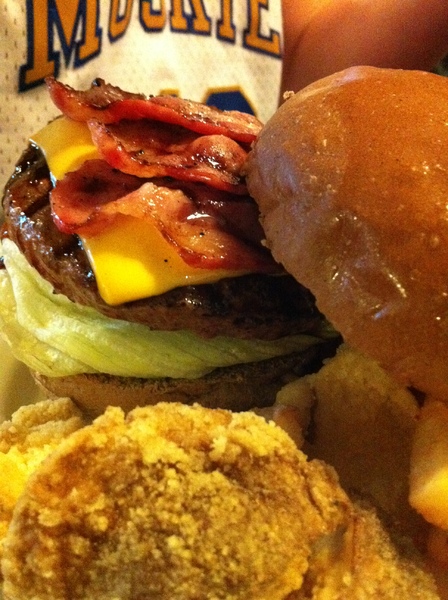 Bravo Burger發福廚房(公館店)：好吃的漢堡堡~