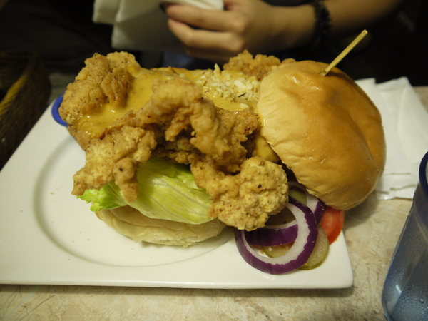 Bravo Burger發福廚房(公館店)：好吃的漢堡堡~