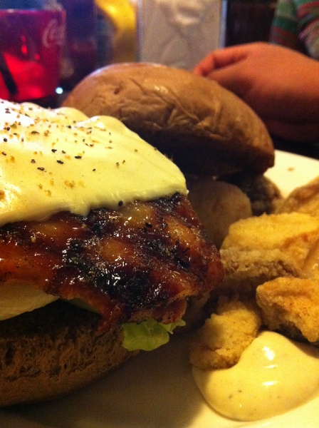 Bravo Burger發福廚房(公館店)：好吃的漢堡堡~