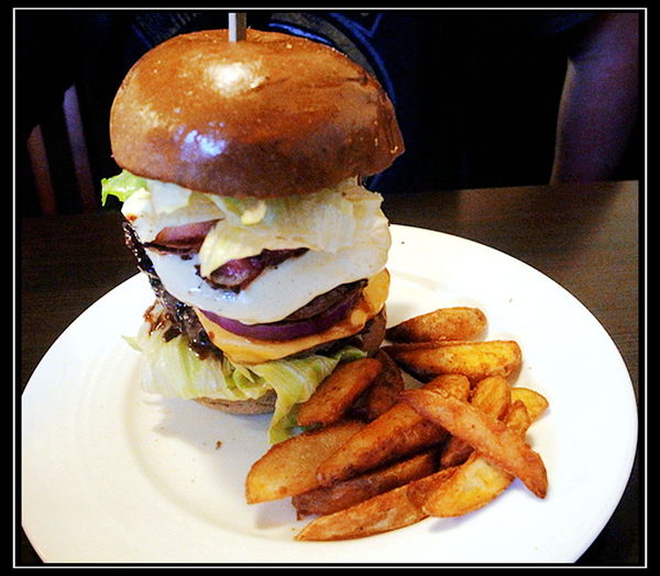 Bravo Burger發福廚房(公館店)：『公館』美味無敵巨無霸漢堡、大家一起發福吧！！