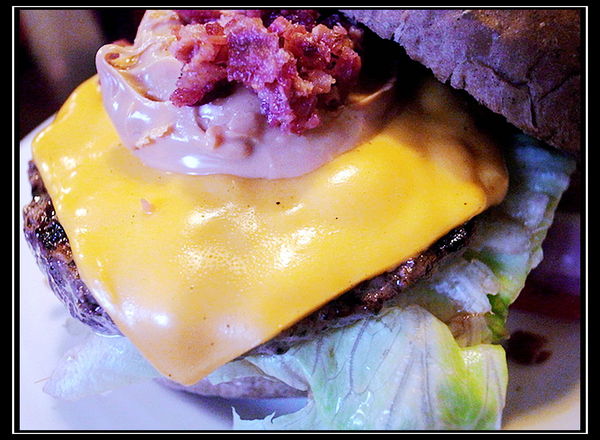 Bravo Burger發福廚房(公館店)：『公館』美味無敵巨無霸漢堡、大家一起發福吧！！