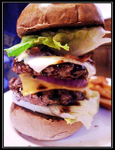 Bravo Burger發福廚房(公館店)：『公館』美味無敵巨無霸漢堡、大家一起發福吧！！