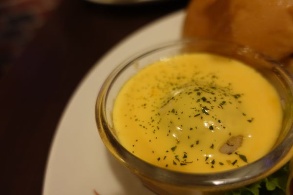 Bravo Burger發福廚房(公館店):(胖樺食記)以鹹甜交織花生醬牛肉漢堡闖出名號「Bravo Burger發福廚房」,道地美式活潑風格吸引年輕族群(內含完整菜單)