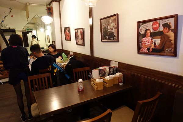 Bravo Burger發福廚房(公館店):(胖樺食記)以鹹甜交織花生醬牛肉漢堡闖出名號「Bravo Burger發福廚房」,道地美式活潑風格吸引年輕族群(內含完整菜單)