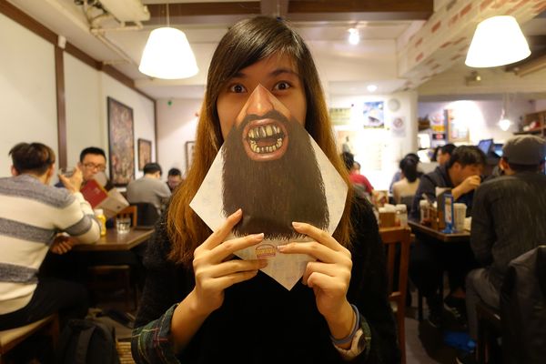 Bravo Burger發福廚房(公館店):(胖樺食記)以鹹甜交織花生醬牛肉漢堡闖出名號「Bravo Burger發福廚房」,道地美式活潑風格吸引年輕族群(內含完整菜單)