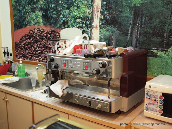 台灣惠蓀咖啡(華美西街館):好咖啡才能締造好口碑 ~ 台中西區〞台灣惠蓀咖啡 Hui-sun Coffee〞華美西街館