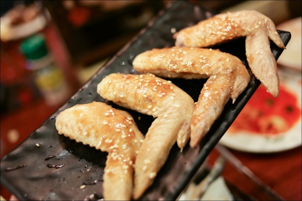 鑽木取火日式燒肉(新莊泰林店):轉吧~轉吧~火烤小三機!新奇烤具體驗、火鍋燒烤一次搞定【鑽木取火日式燒肉/新莊泰林店】