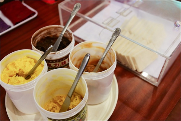 鑽木取火日式燒肉(新莊泰林店):轉吧~轉吧~火烤小三機!新奇烤具體驗、火鍋燒烤一次搞定【鑽木取火日式燒肉/新莊泰林店】