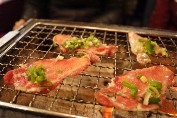 鑽木取火日式燒肉(新莊泰林店):轉吧~轉吧~火烤小三機!新奇烤具體驗、火鍋燒烤一次搞定【鑽木取火日式燒肉/新莊泰林店】