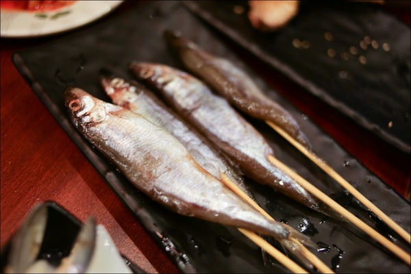 鑽木取火日式燒肉(新莊泰林店):轉吧~轉吧~火烤小三機!新奇烤具體驗、火鍋燒烤一次搞定【鑽木取火日式燒肉/新莊泰林店】